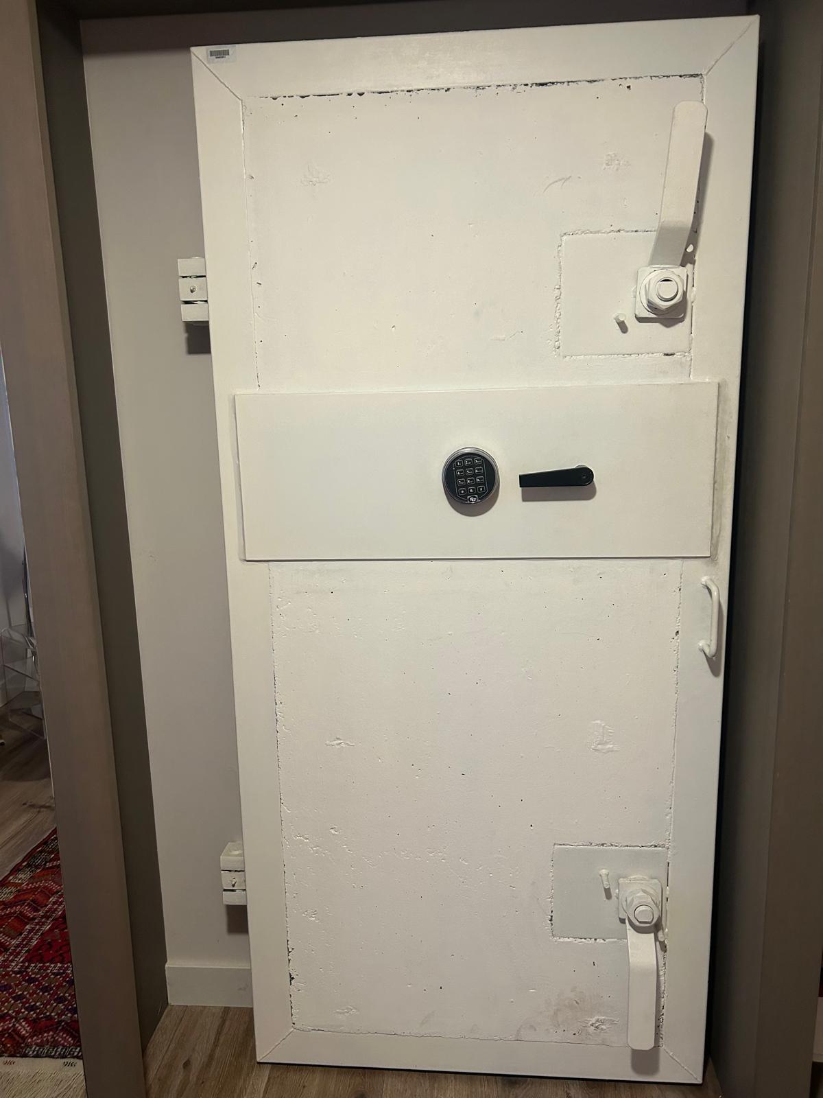 Coffre-fort blanc avec serrure à code