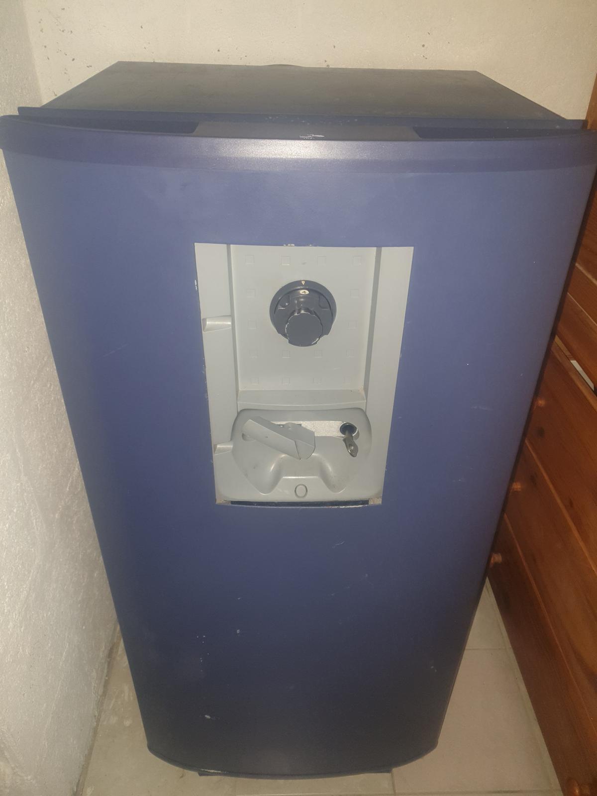 Coffre-fort bleu avec serrure à clé