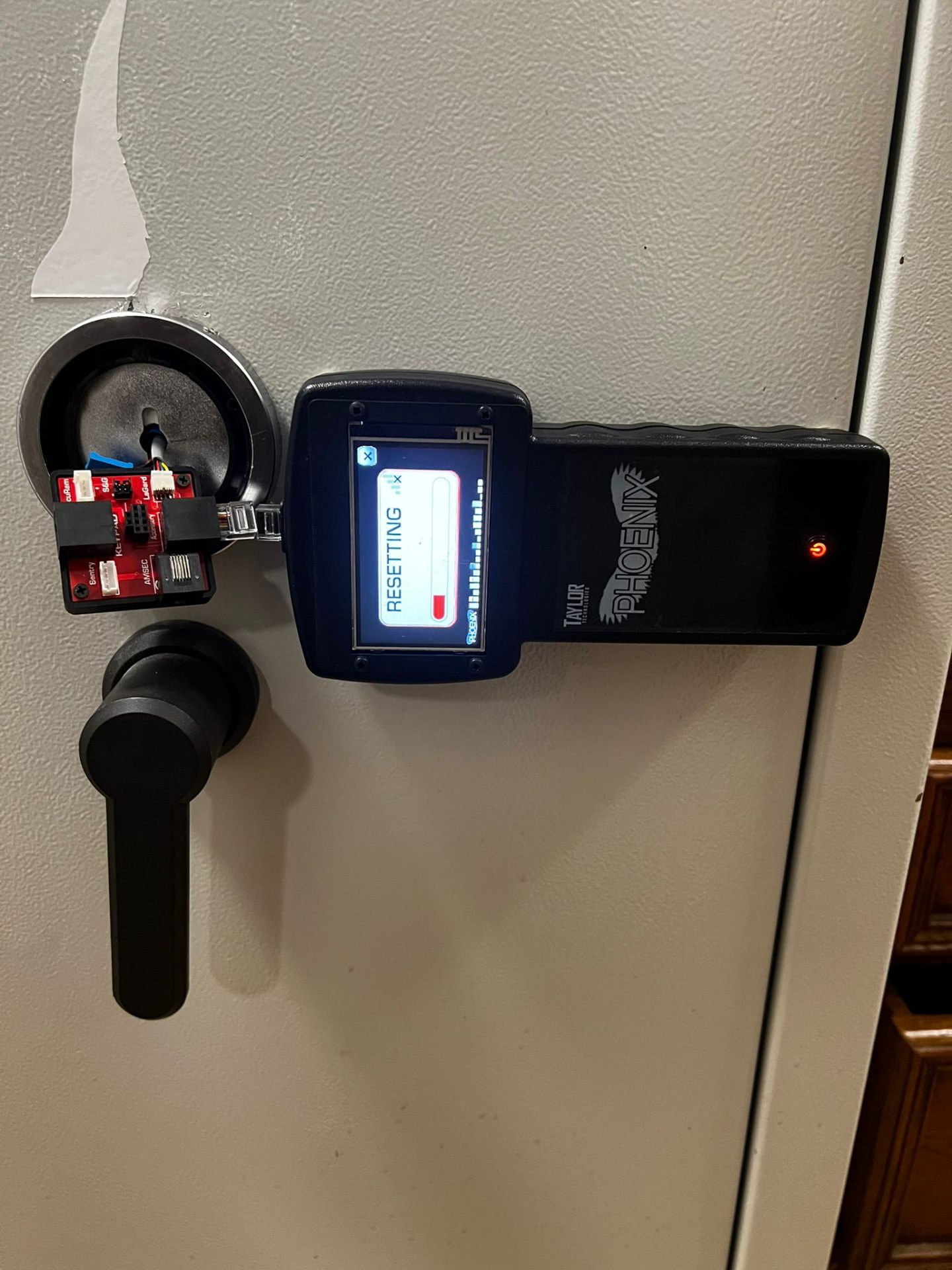 Outil Phoenix pour ouverture électronique